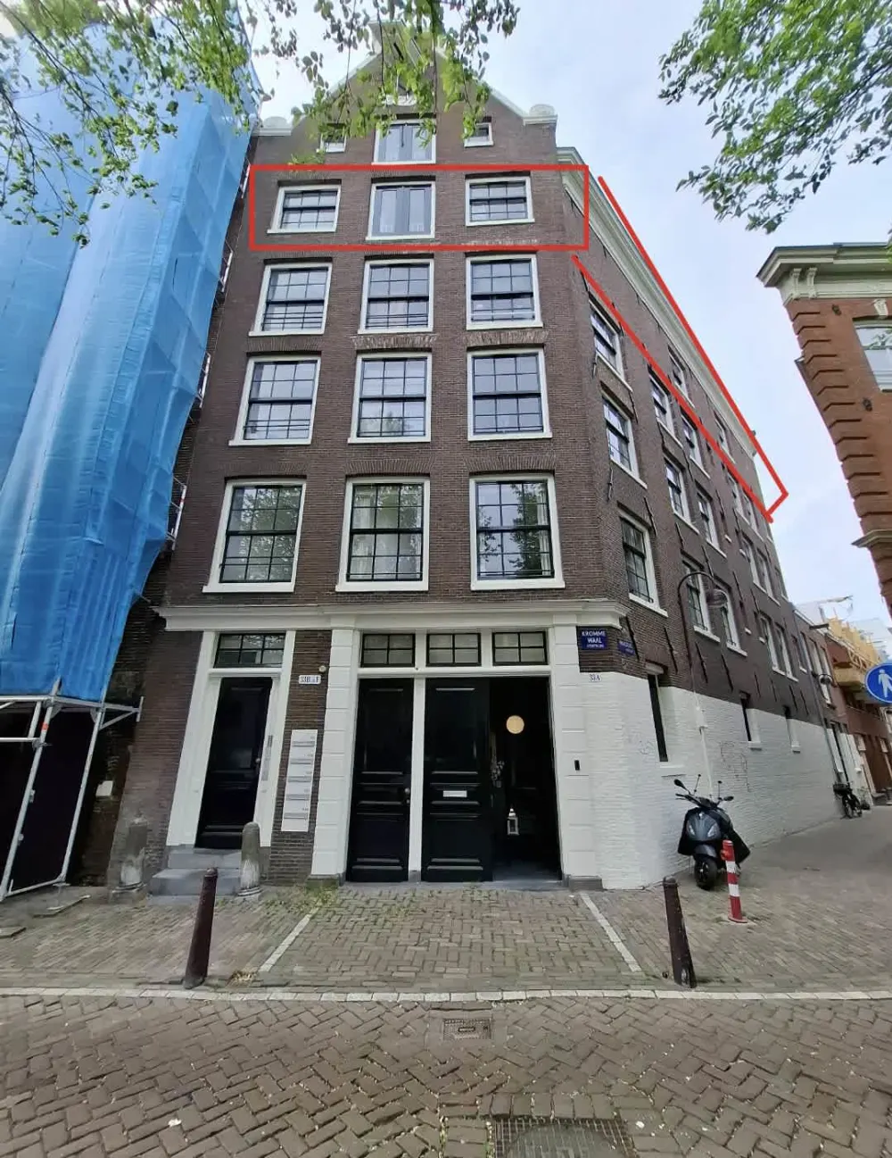 Flat Kromme Waal in Amsterdam
