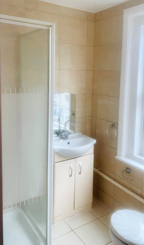 Room London Road in Greater London