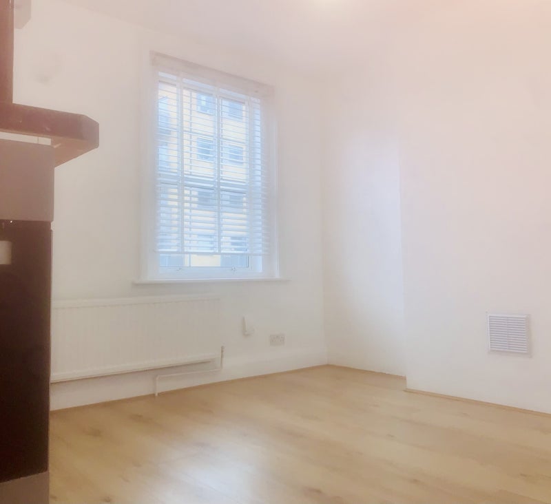 Room London Road in Greater London