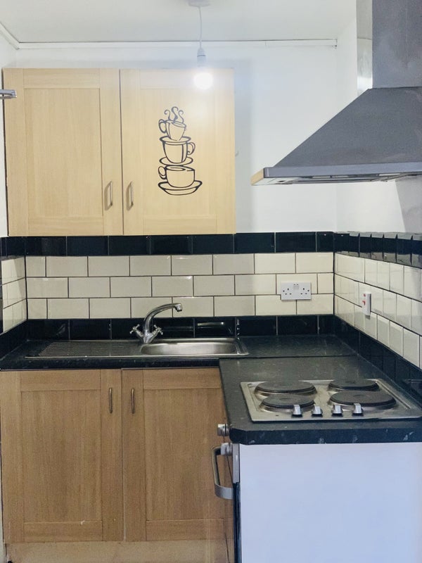 Room London Road in Greater London