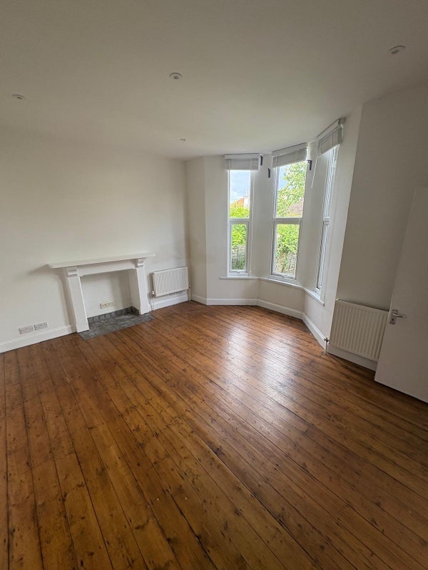 Room Belvoir Road in Bristol
