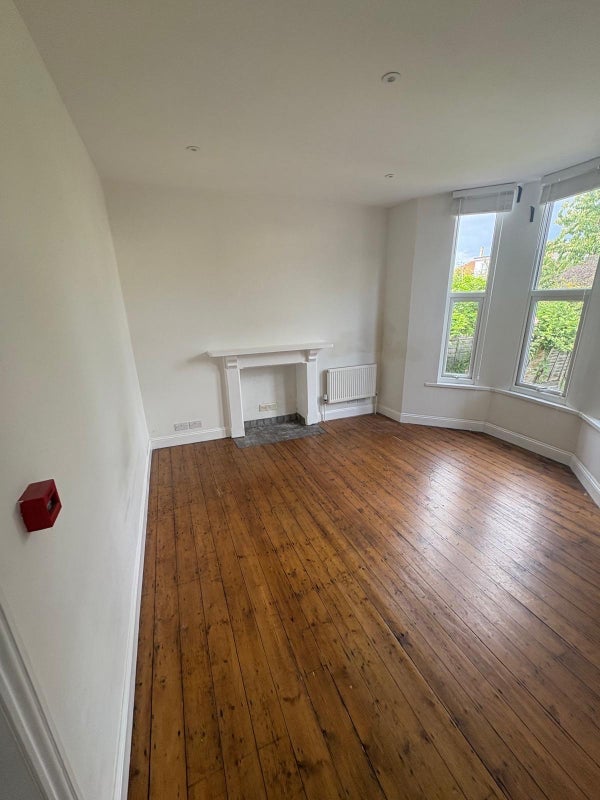 Room Belvoir Road in Bristol