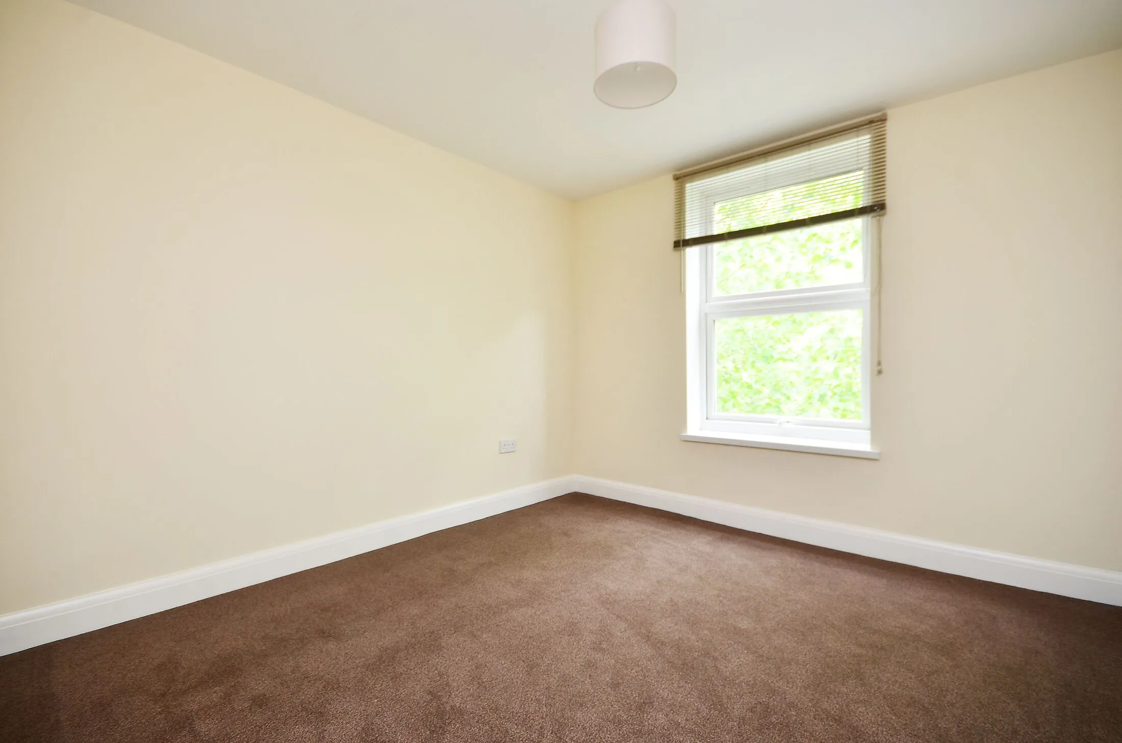 Flat Waldram Park Road in Greater London