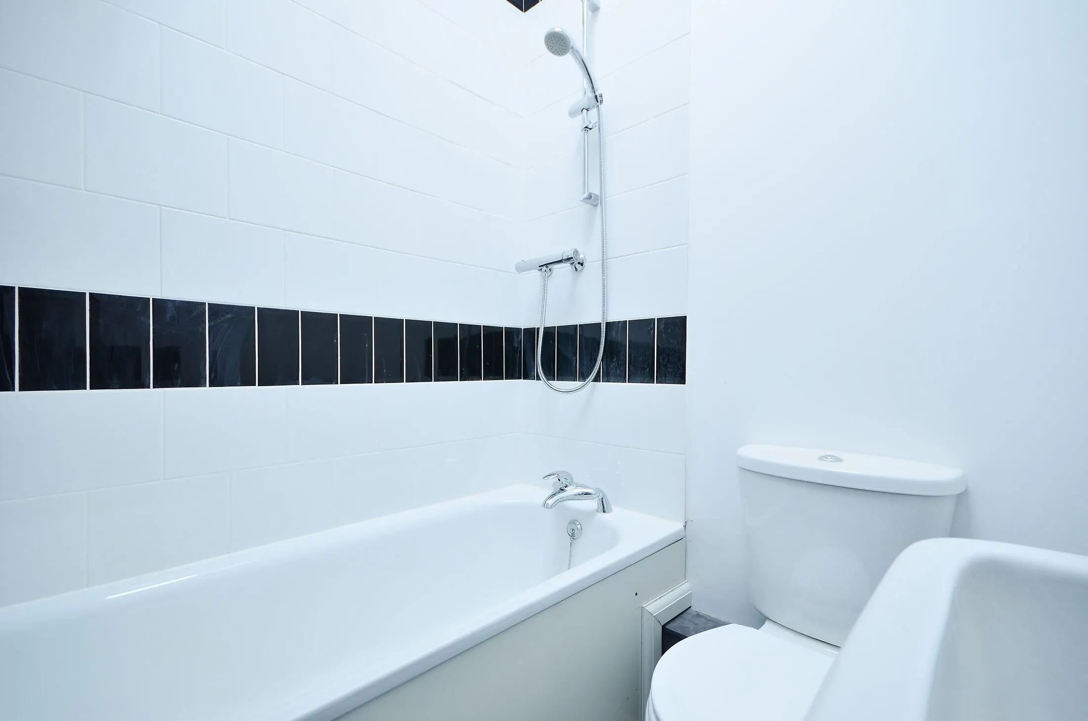 Flat Waldram Park Road in Greater London