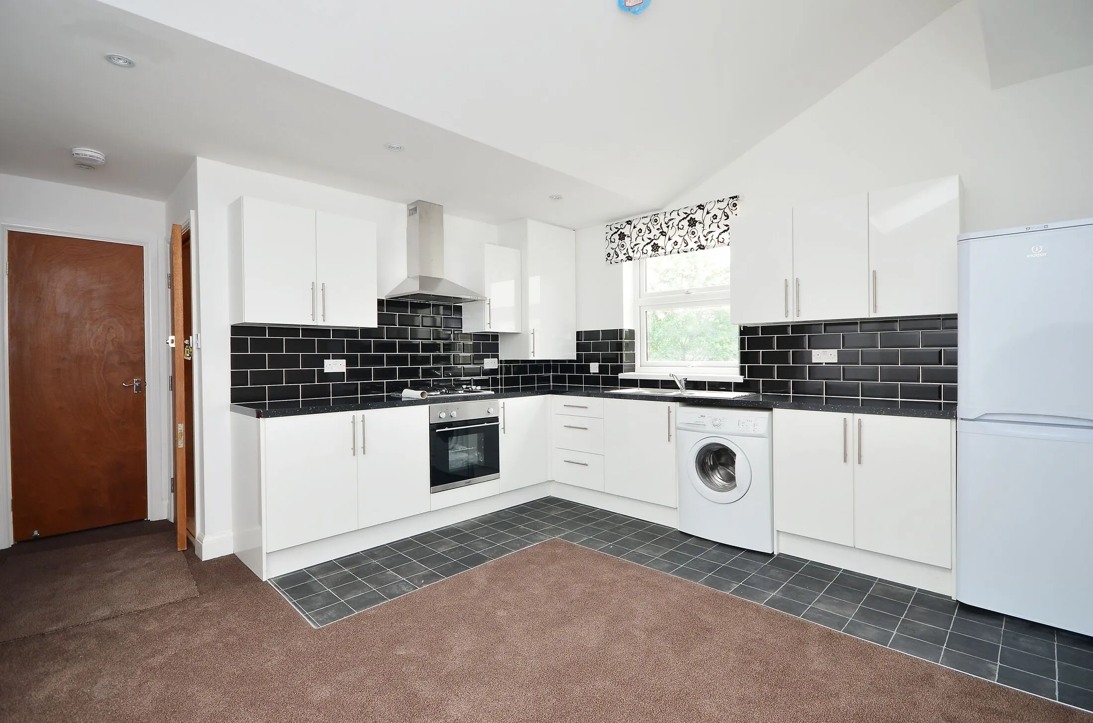 Flat Waldram Park Road in Greater London