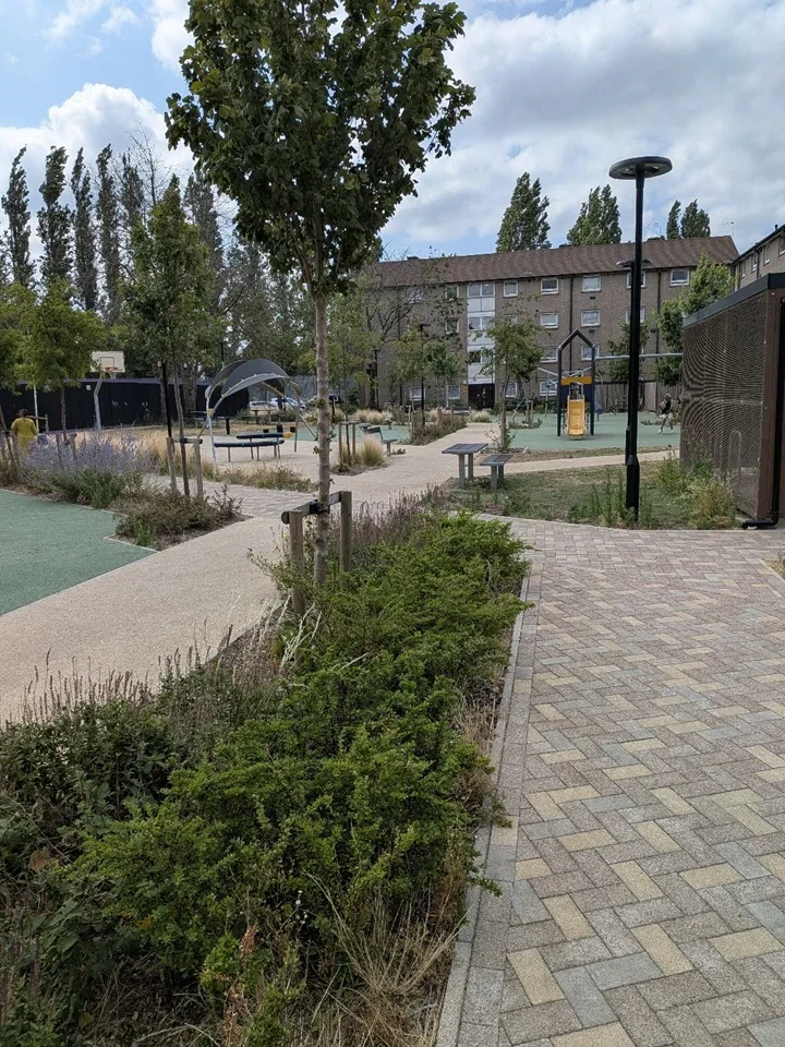 Flat Clements Close in Greater London