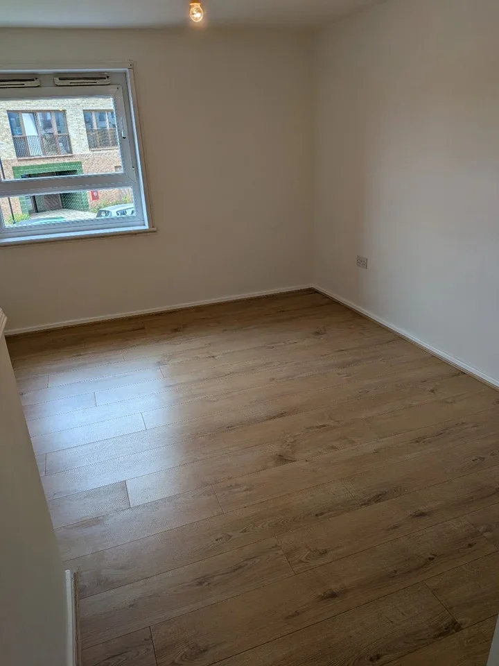 Flat Clements Close in Greater London