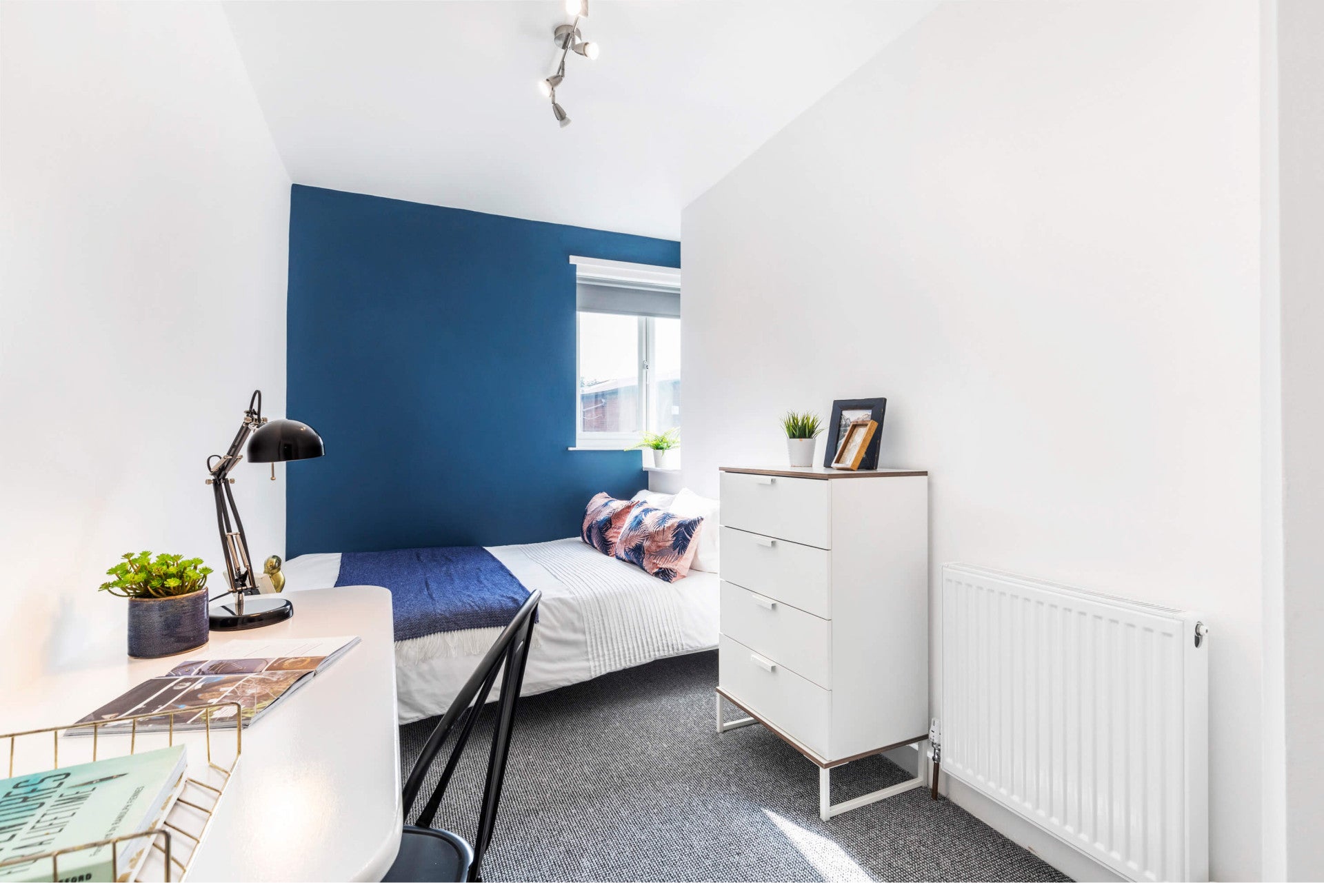 Room Stott Road in Leeds
