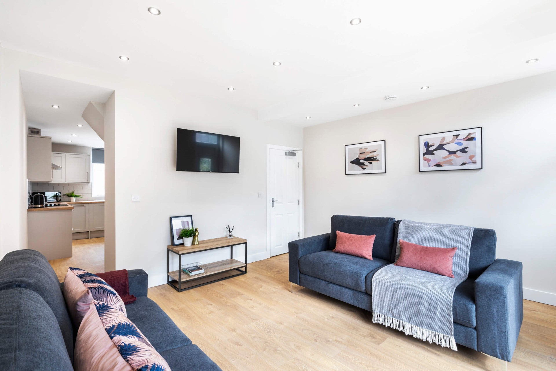 Room Stott Road in Leeds