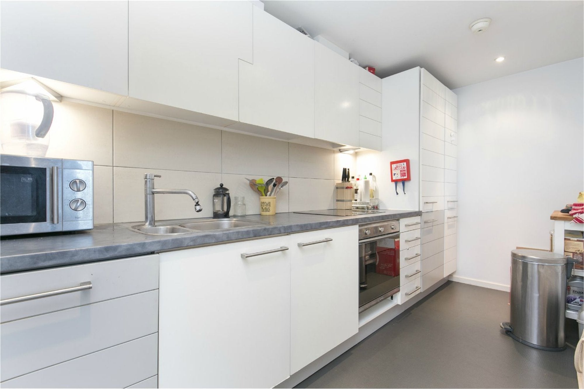 Flat Blackwall Way in Greater London