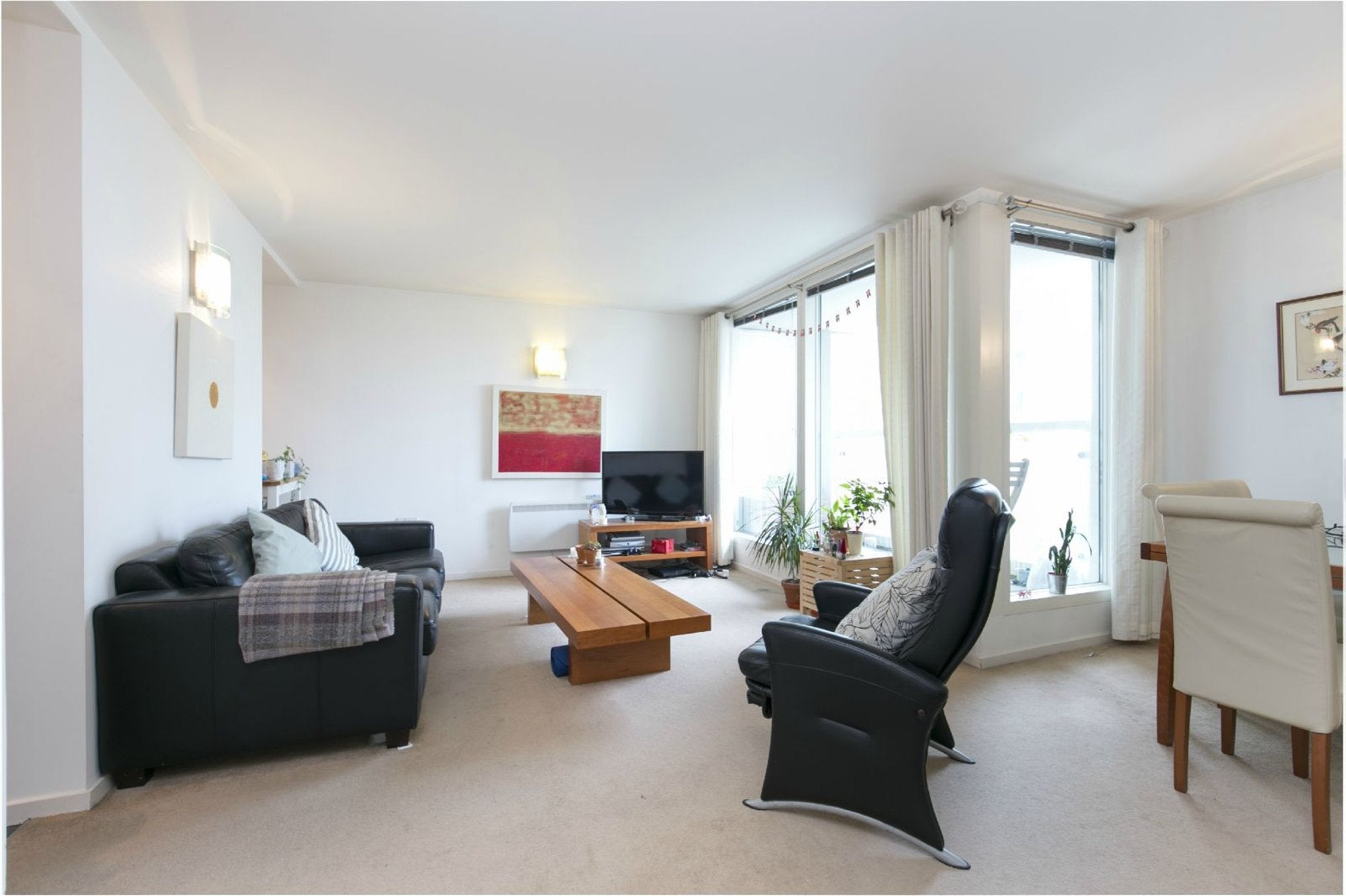 Flat Blackwall Way in Greater London