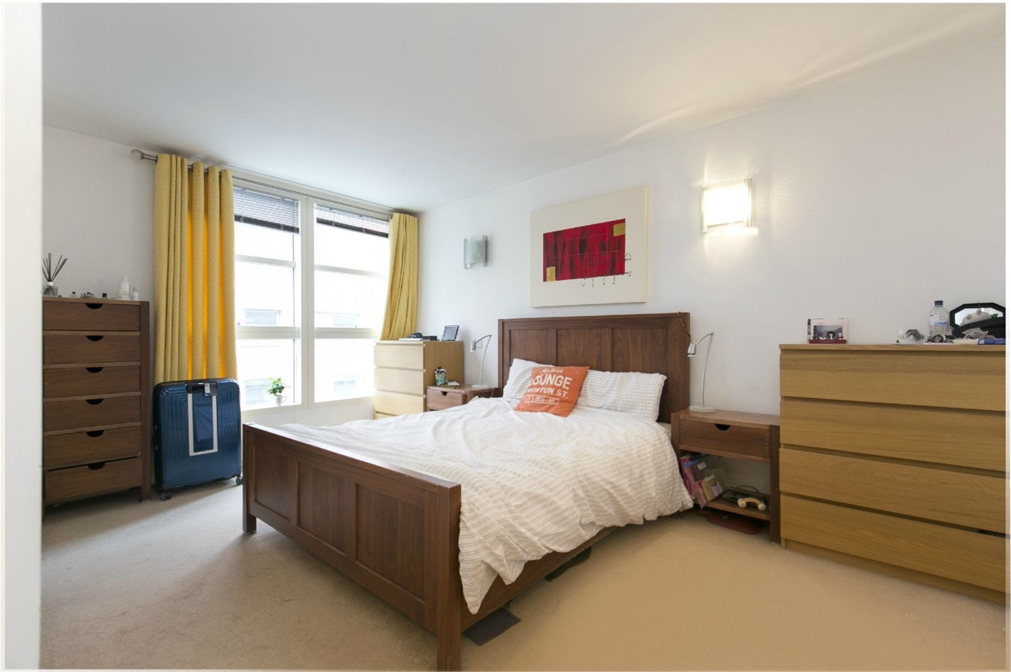Flat Blackwall Way in Greater London