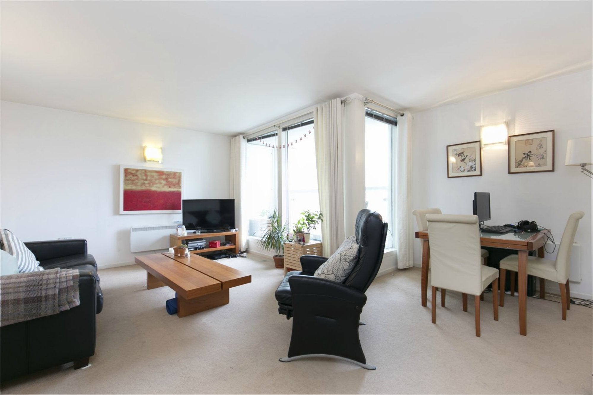 Flat Blackwall Way in Greater London