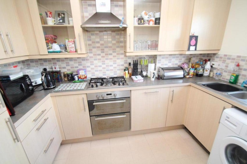 Flat Eastbury Way in Blunsdon St Andrew