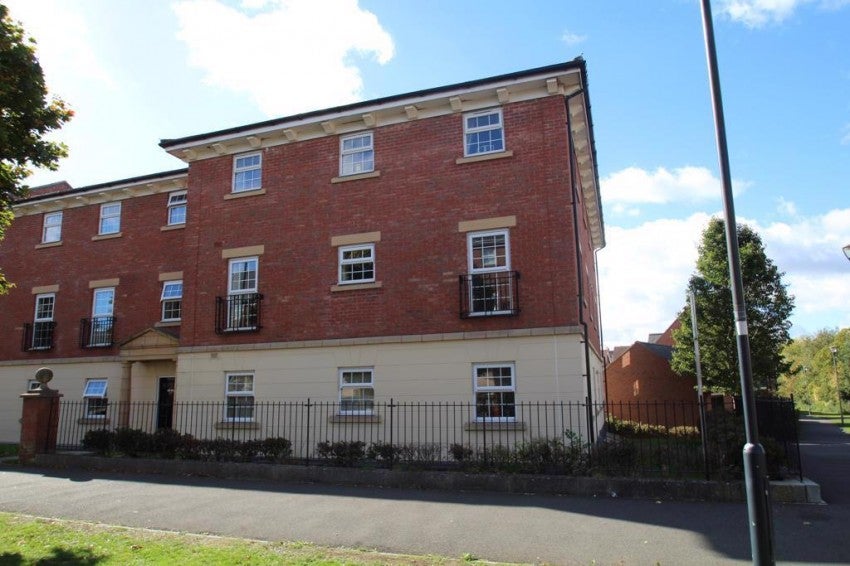 Flat Eastbury Way in Blunsdon St Andrew