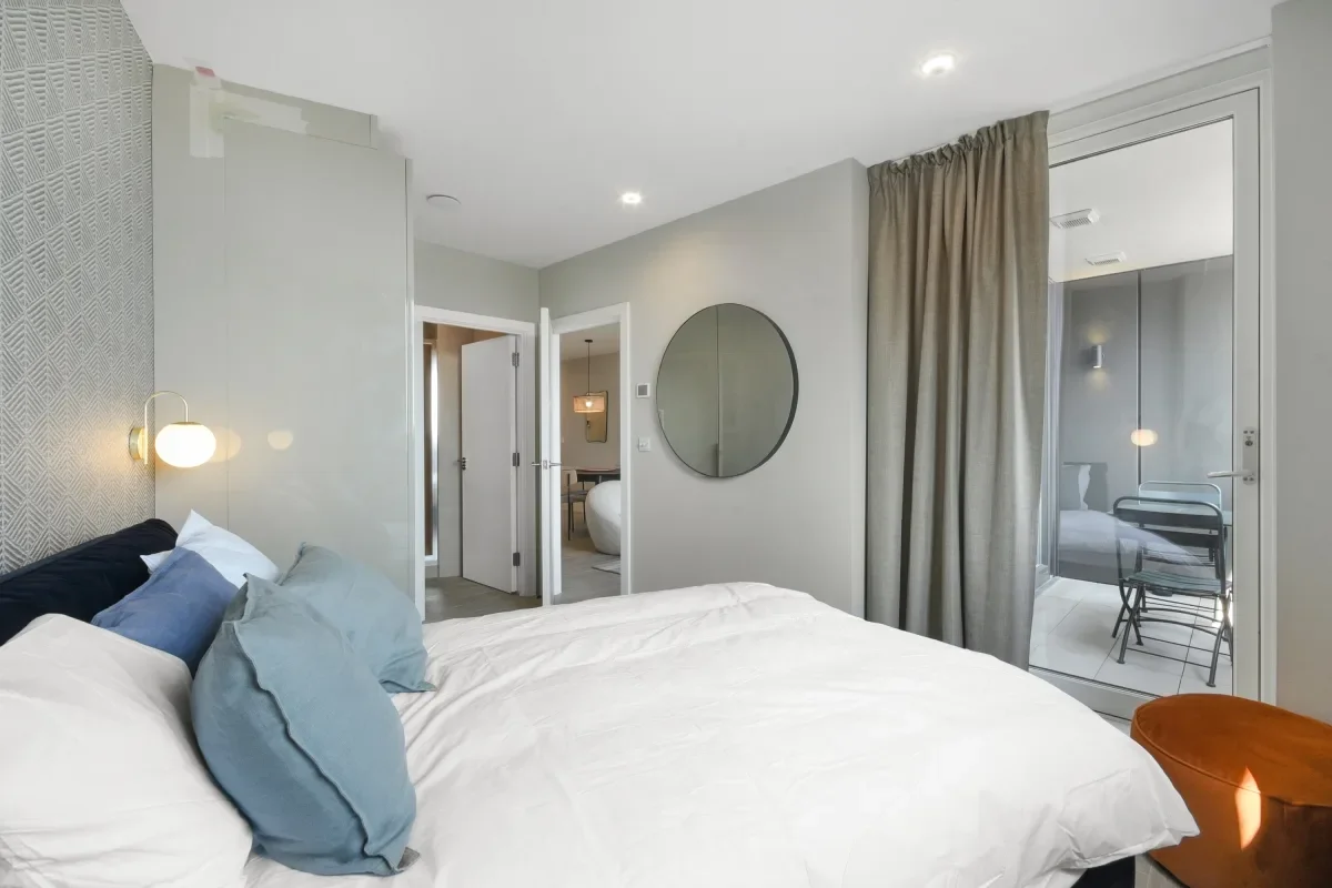 Flat Wyvil Road in Greater London