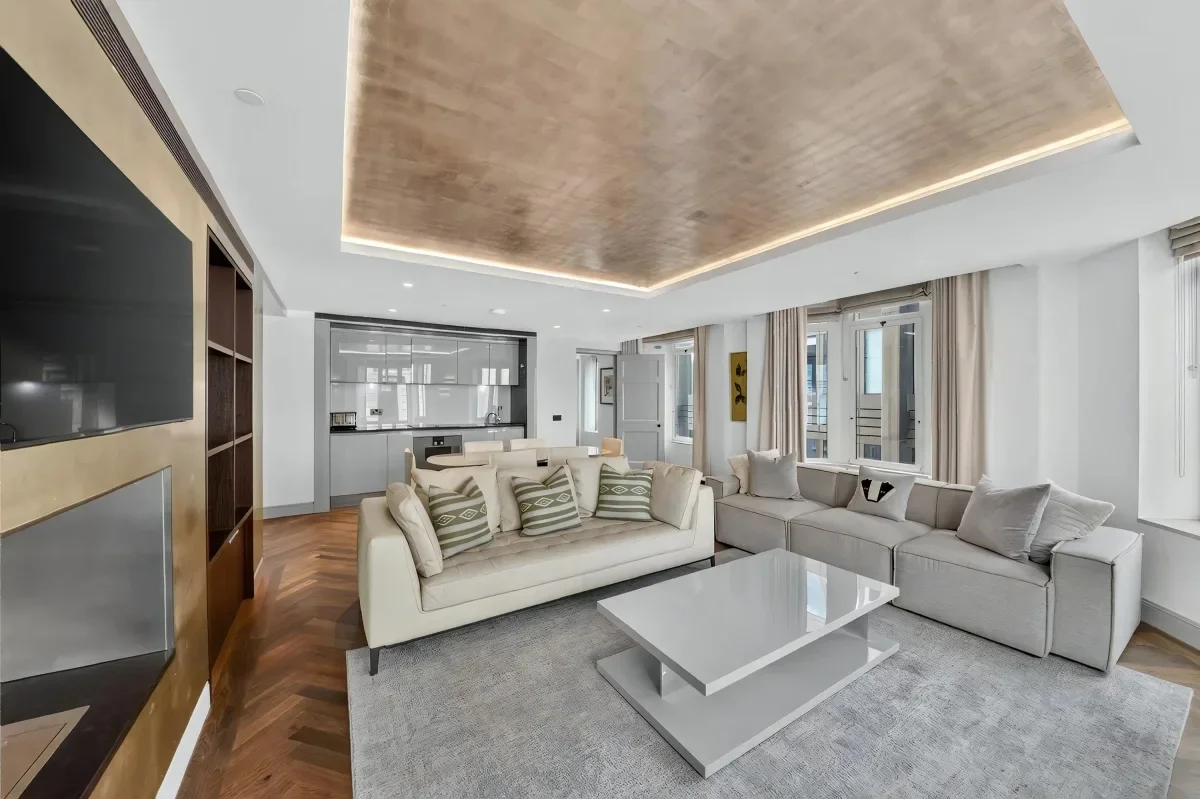 Flat Cleveland Row in City of Westminster
