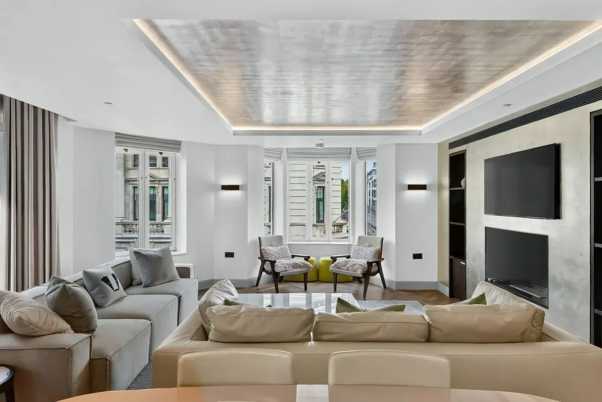 Flat Cleveland Row in City of Westminster