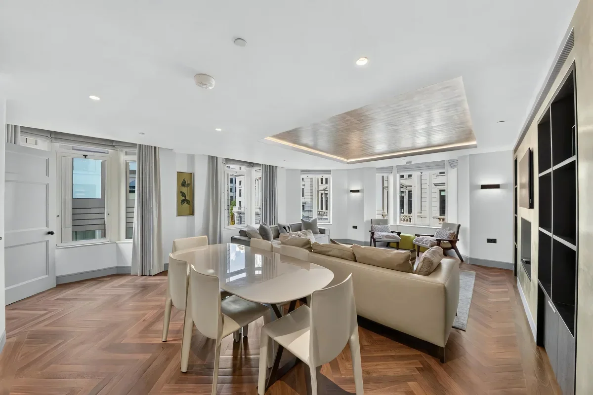 Flat Cleveland Row in City of Westminster