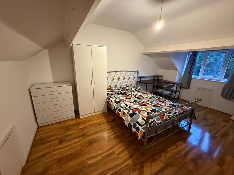 Room St Chad's Avenue in Leeds