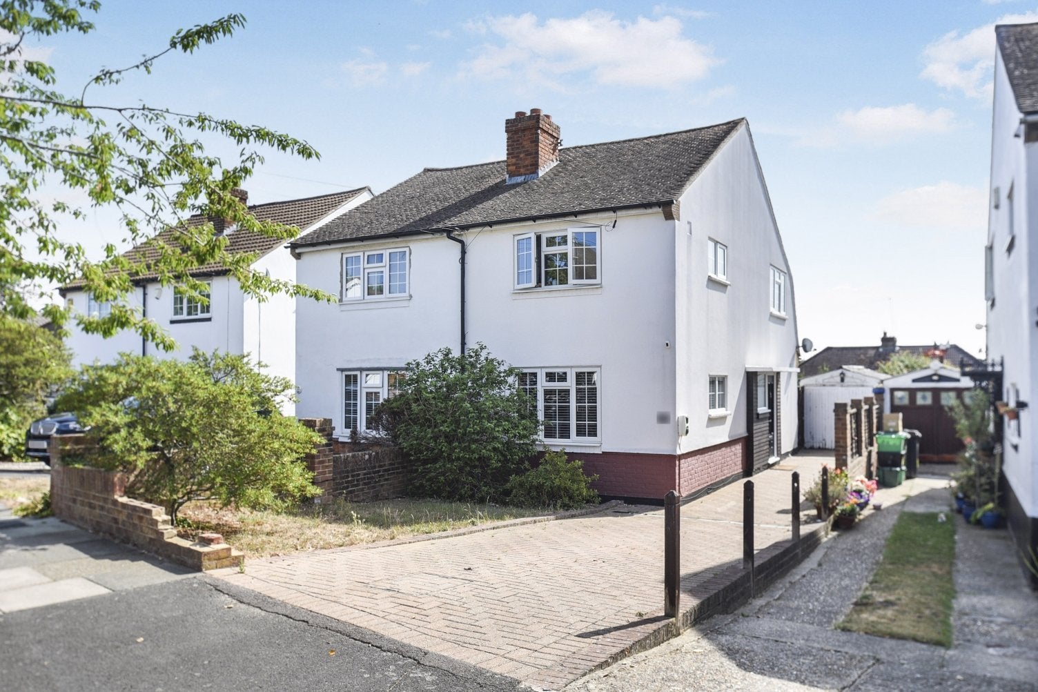House Perry Hall Road in Greater London