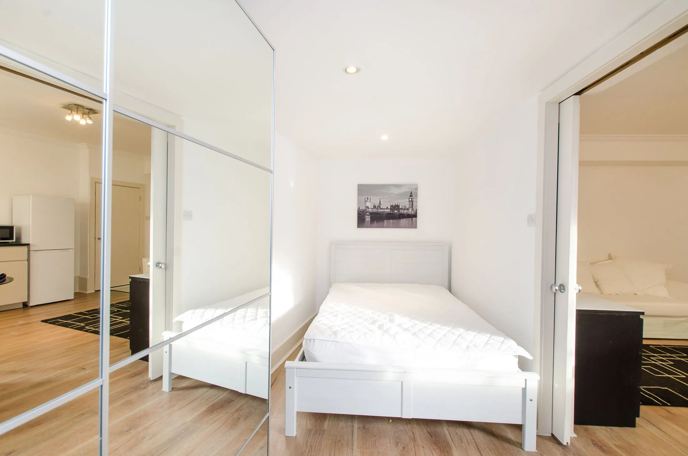 Flat Sloane Avenue in Greater London