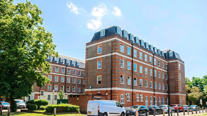 Flat Ravens Way in Greater London