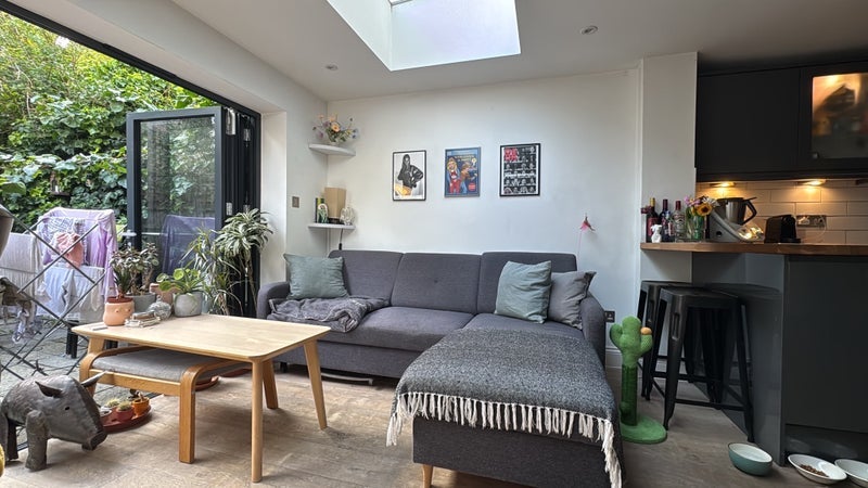 Room Woodseer Street in Greater London