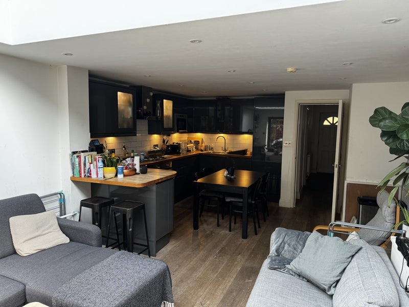 Room Woodseer Street in Greater London