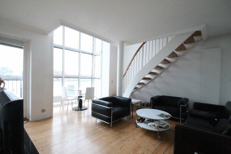 Room South Sea Street in Greater London