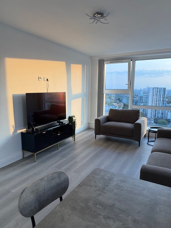 Room Brocas Close in Greater London
