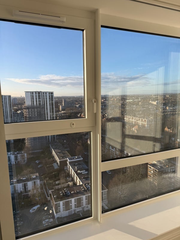 Flat Brocas Close in Greater London