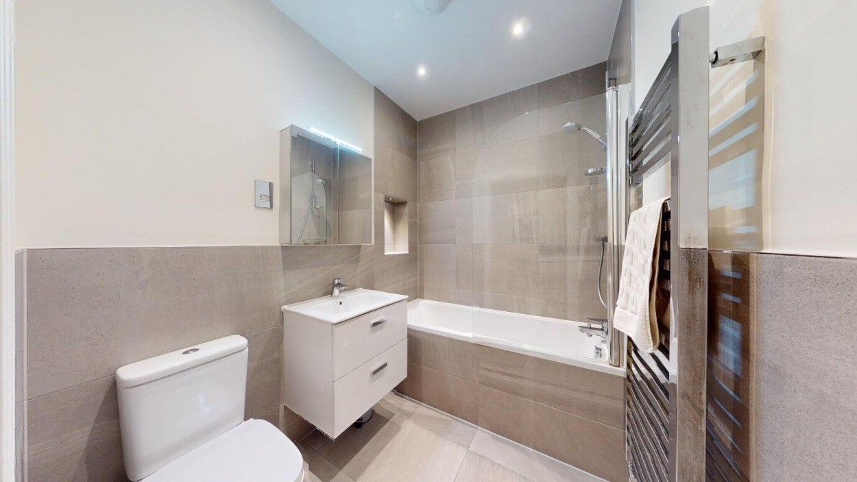 Flat Rainville Road in Greater London