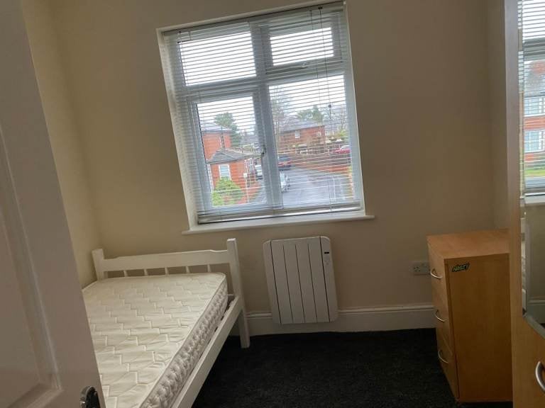 Flat Radcliffe New Road in Whitefield