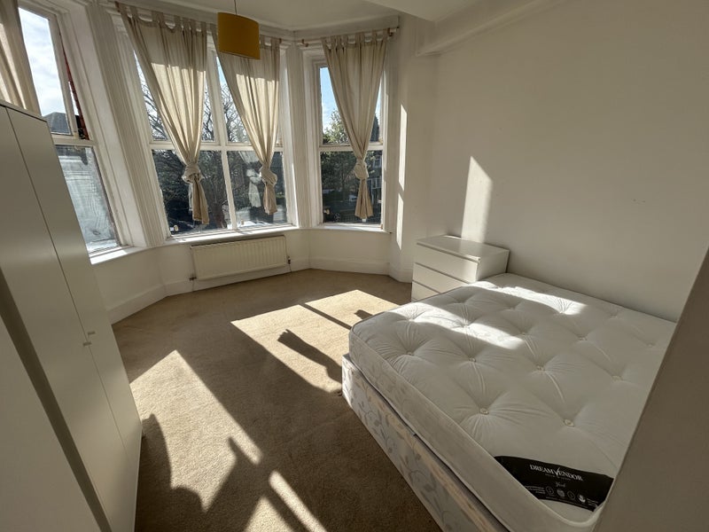 Flat Dickenson Road in Manchester