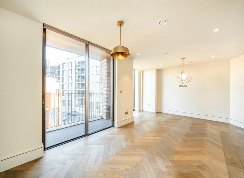 Flat Edith Row in Greater London
