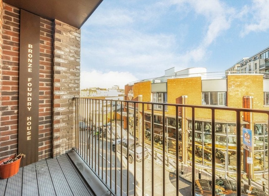 Flat Edith Row in Greater London