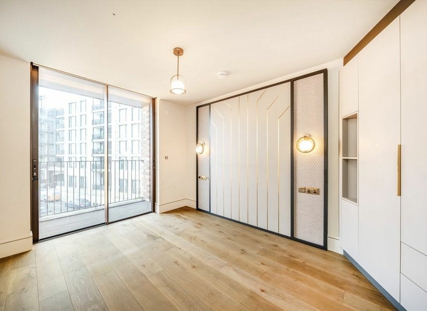 Flat Edith Row in Greater London