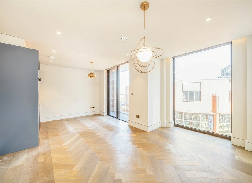 Flat Edith Row in Greater London