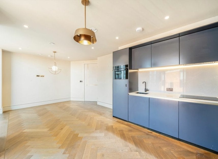 Flat Edith Row in Greater London