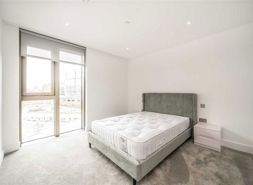 Flat Battersea Park Road in Greater London