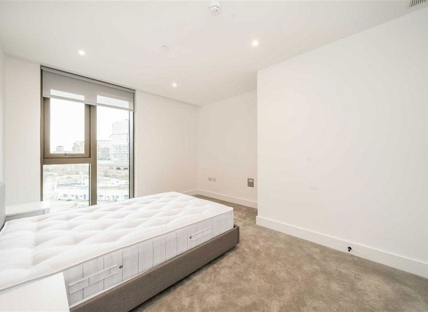 Flat Battersea Park Road in Greater London