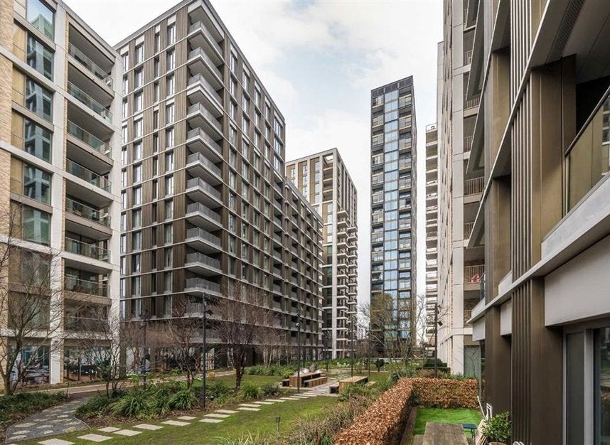 Flat Battersea Park Road in Greater London