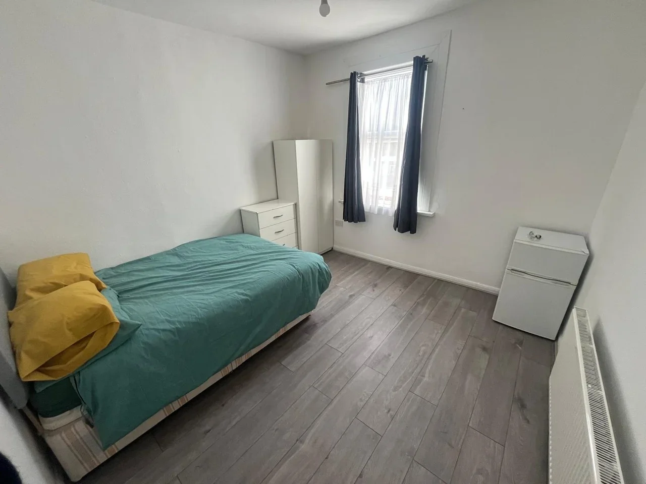 Room Hornsey Park Road in Greater London