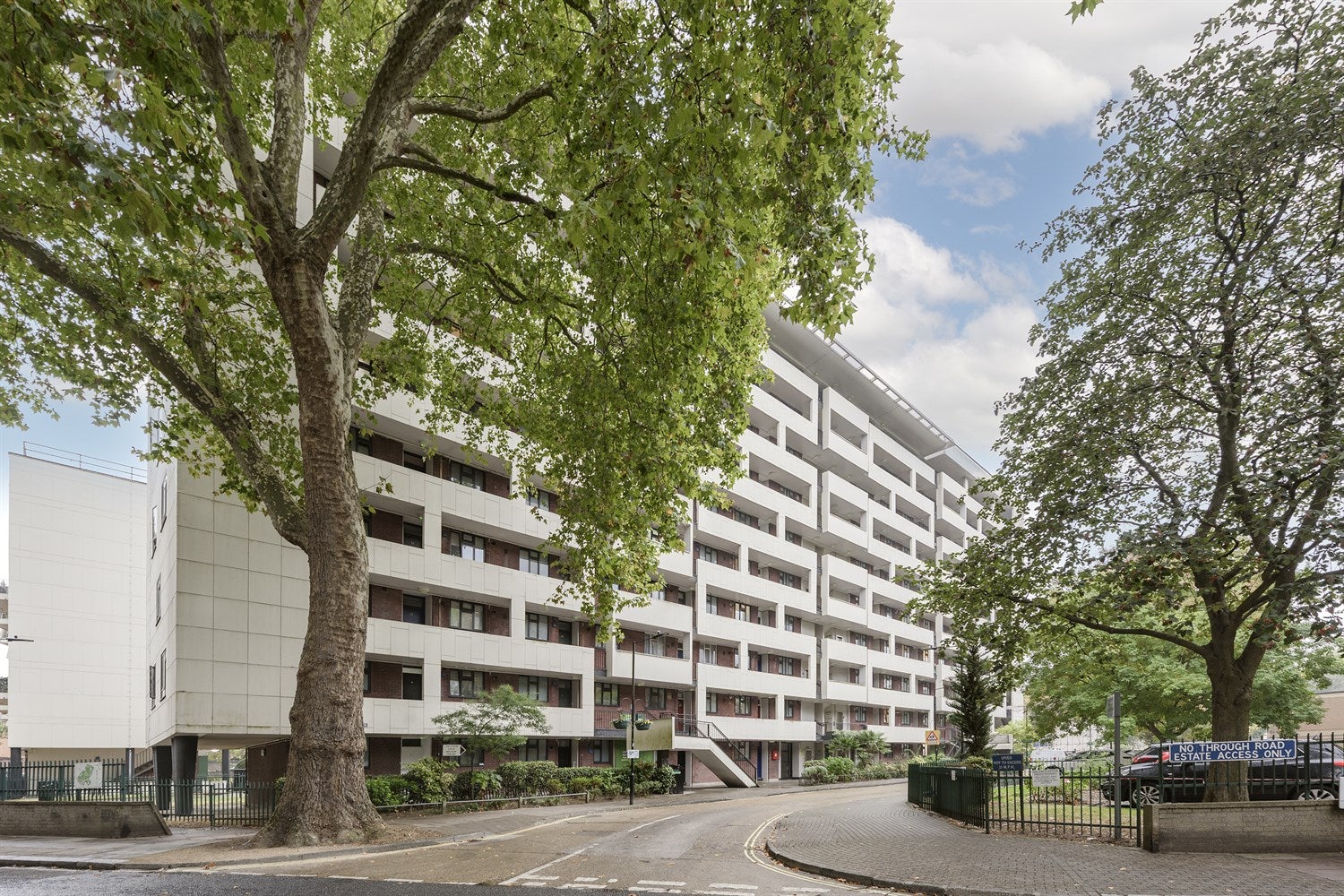 Flat Cleveland Gardens in City of Westminster