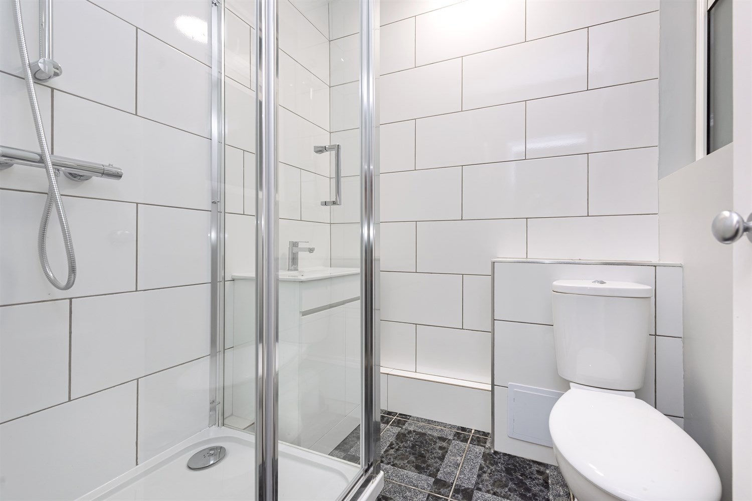 Flat Cleveland Gardens in City of Westminster