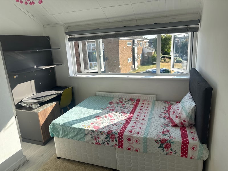 Room Barn Mead in Harlow