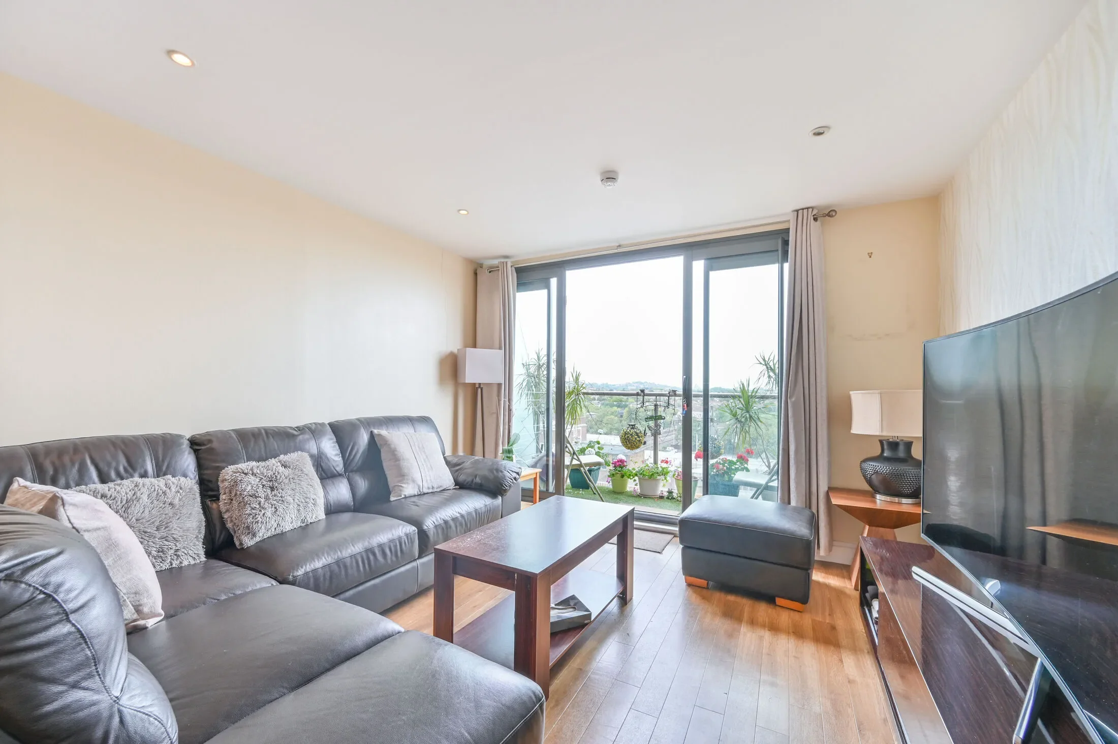 Flat Wembley Central Square in Greater London