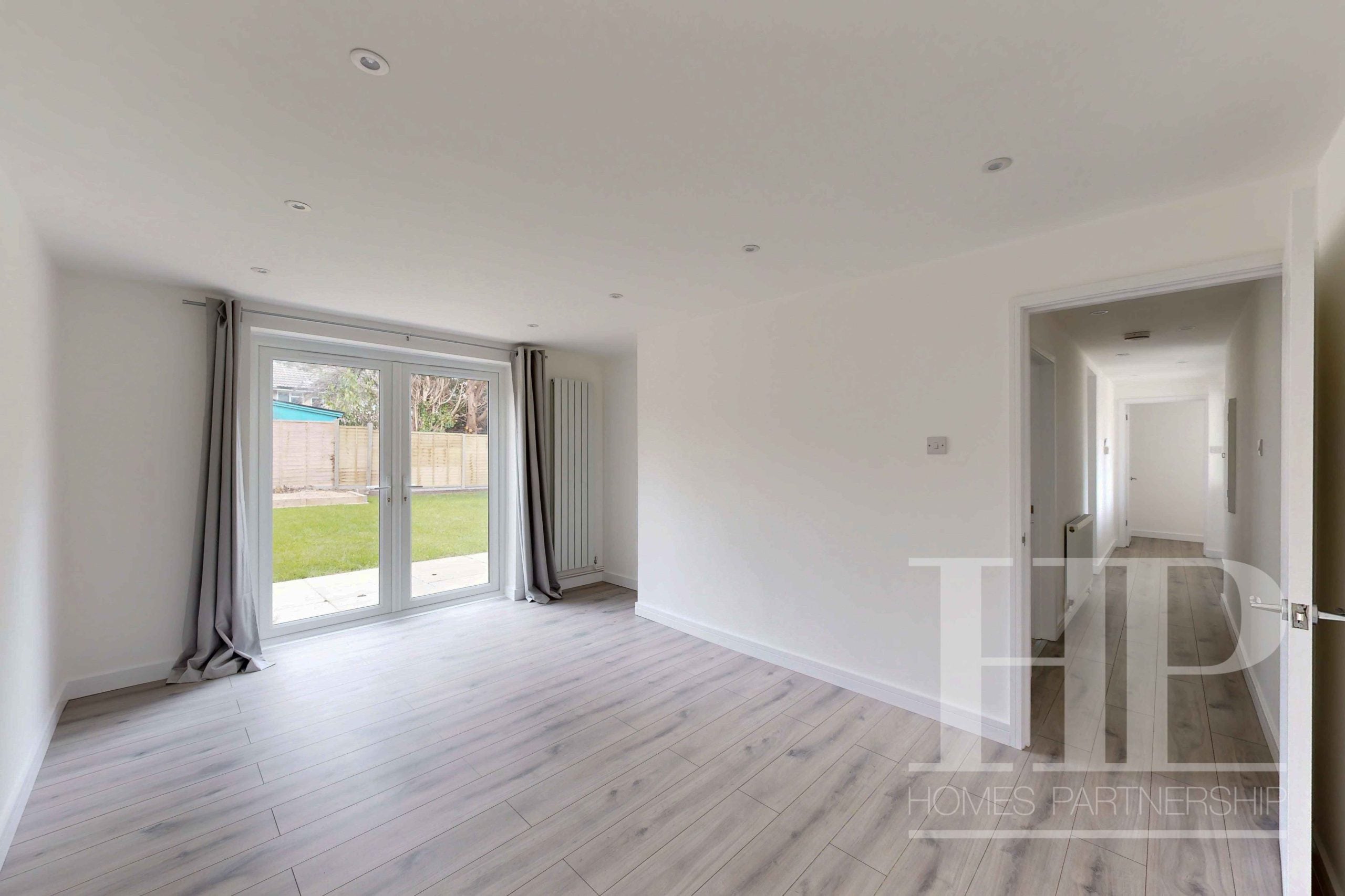 Flat Dickens Road in Crawley