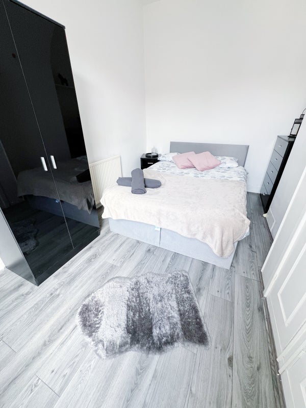 Room Springbank Road in Liverpool